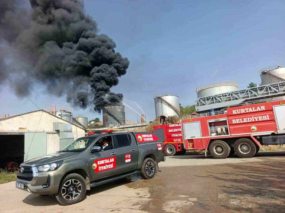 Petrol Sahasında Yangın: 2 Kişi Dumandan Etkilendi