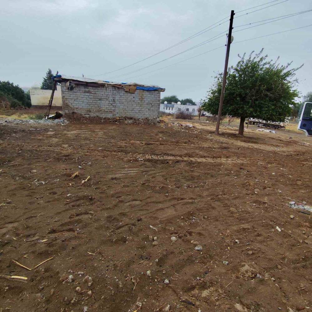Silopi’de Metruk Binaların Yıkımı Sürüyor