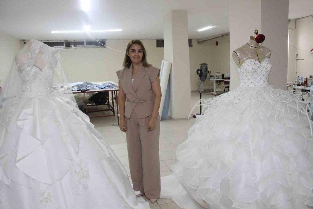 Şırnaklı Girişimci Atıkları Gelinliğe Dönüştürüyor: 14 Kadına İstihdam Sağlıyor