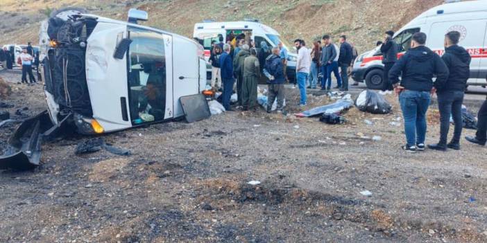 Şırnak'ta yolcu minibüsünün devrilmesi sonucu 8 kişi yaralandı